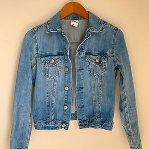 ✨H&M Light Wash Jean Jacket✨